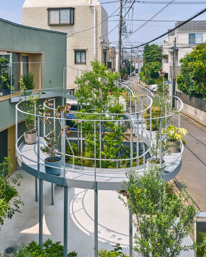 House in Nakano by HOAA