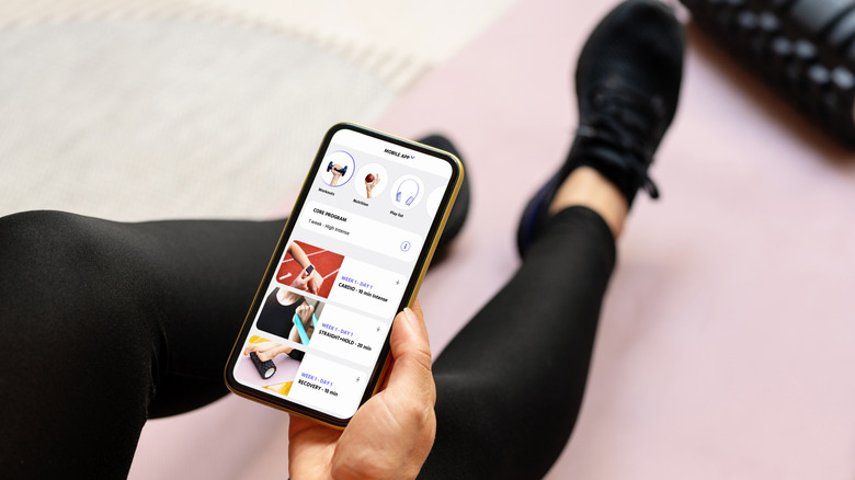 A person tracking thir workouts on a phone