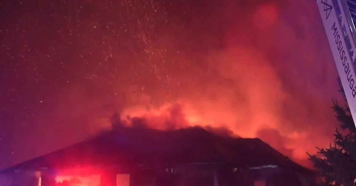 Crews battle large house fire in Mississauga – CP24