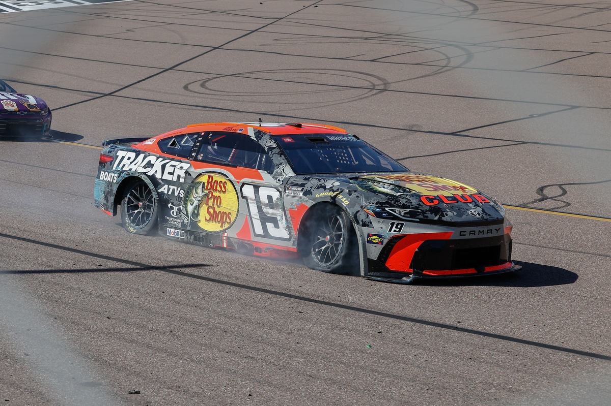 Analysis of the winners and losers in a NASCAR Cup race full of cautions in Phoenix