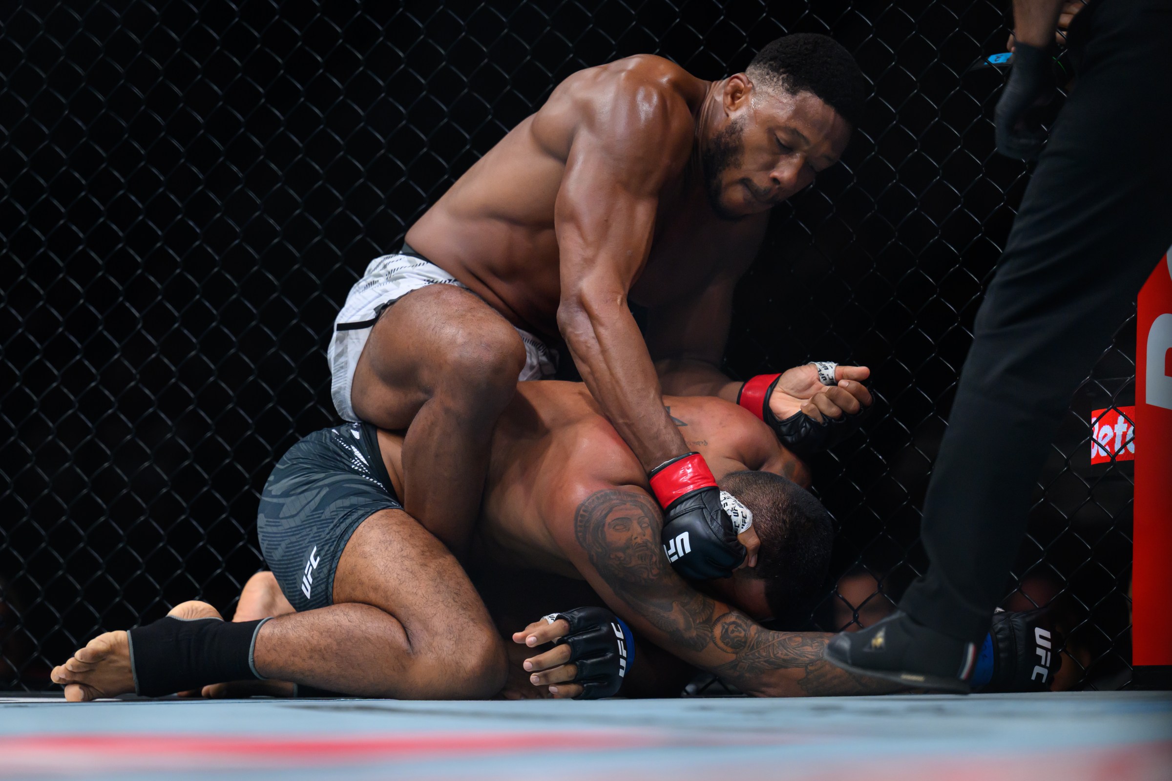 Sep 6, 2025; Paris, FRANCE; Oumar Sy (red gloves) fights Brendson Ribeiro (blue gloves) during UFC Fight Night at Accor Arena. Mandatory Credit: Per Haljestam-Imagn Images