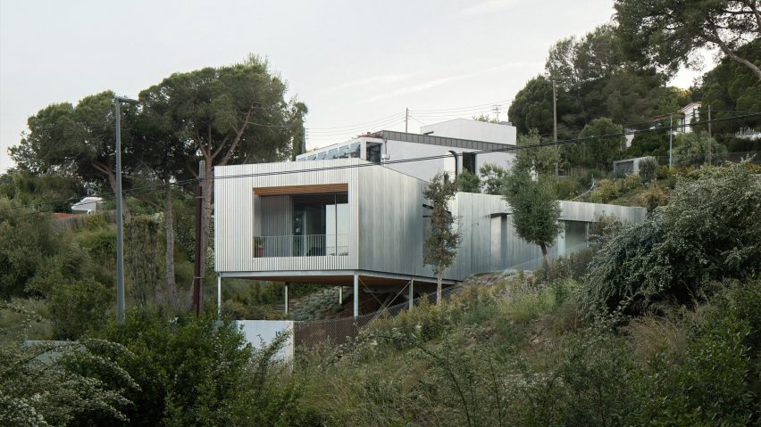Casa 144º by Jaime Prous Architects and Pineda & Monedero
