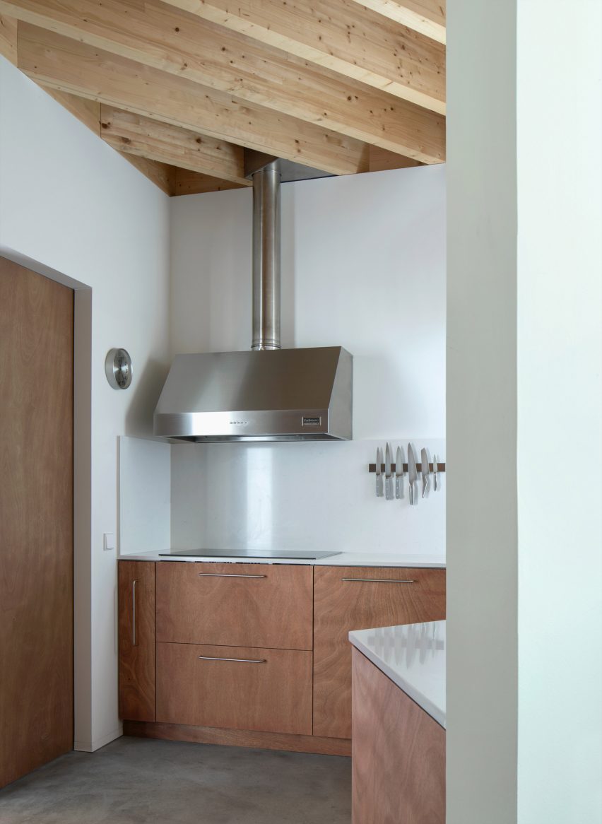 Kitchen interior of Casa 144º by Jaime Prous Architects and Pineda & Monedero