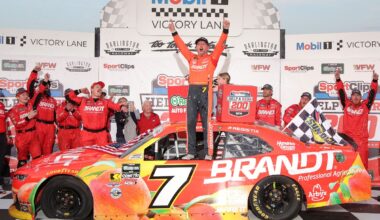 Justin Allgaier wins Darlington O'Reilly race as bad pit stop derails Larson