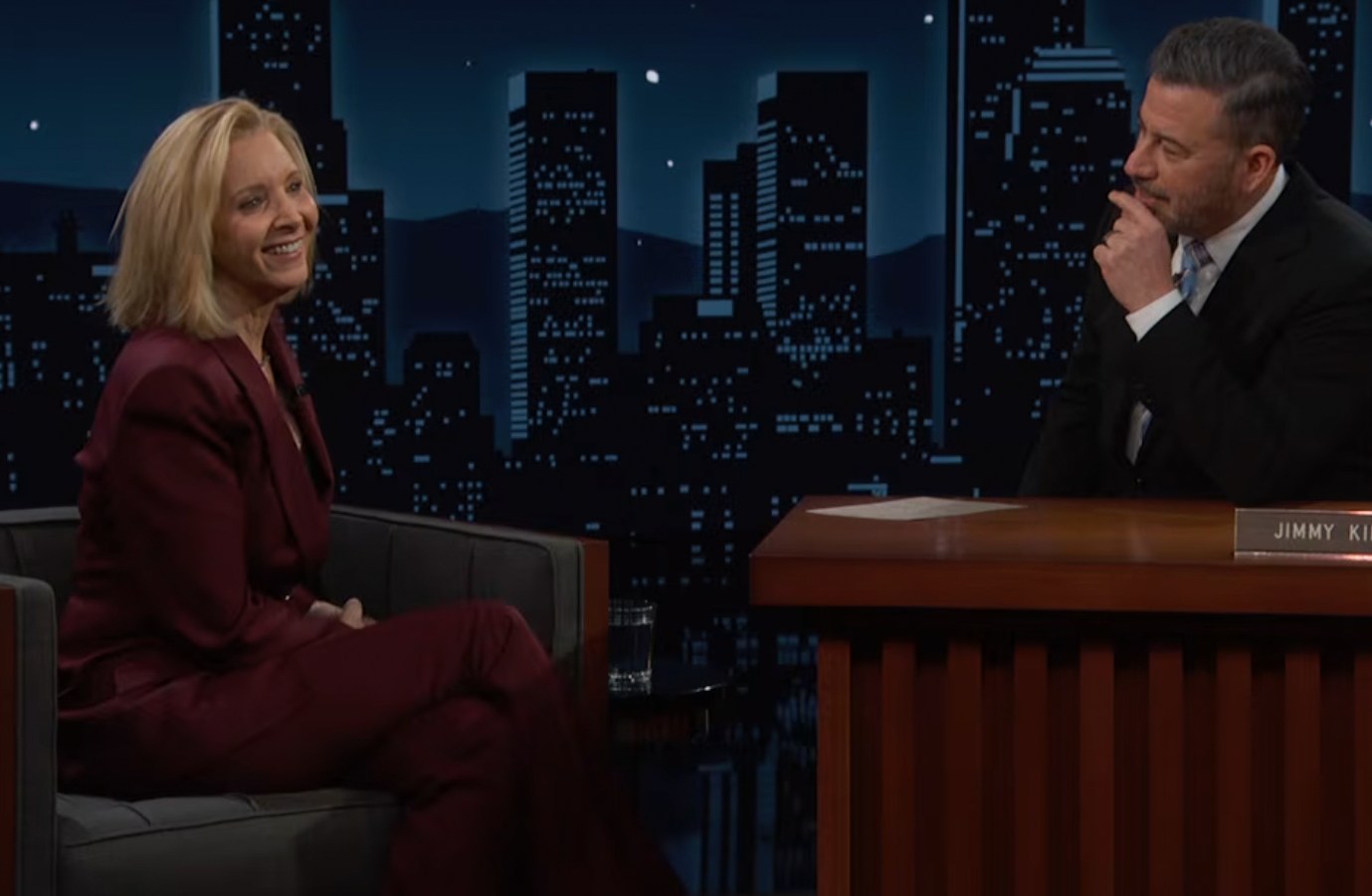 Lisa Kudrow Says She Is Finally Watching 'Friends'