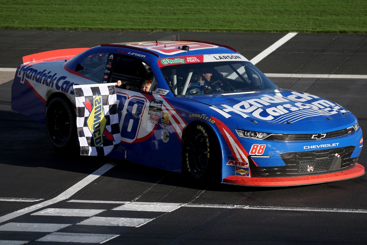 Kyle Larson wins NASCAR O'Reilly race at Las Vegas, extending JRM streak