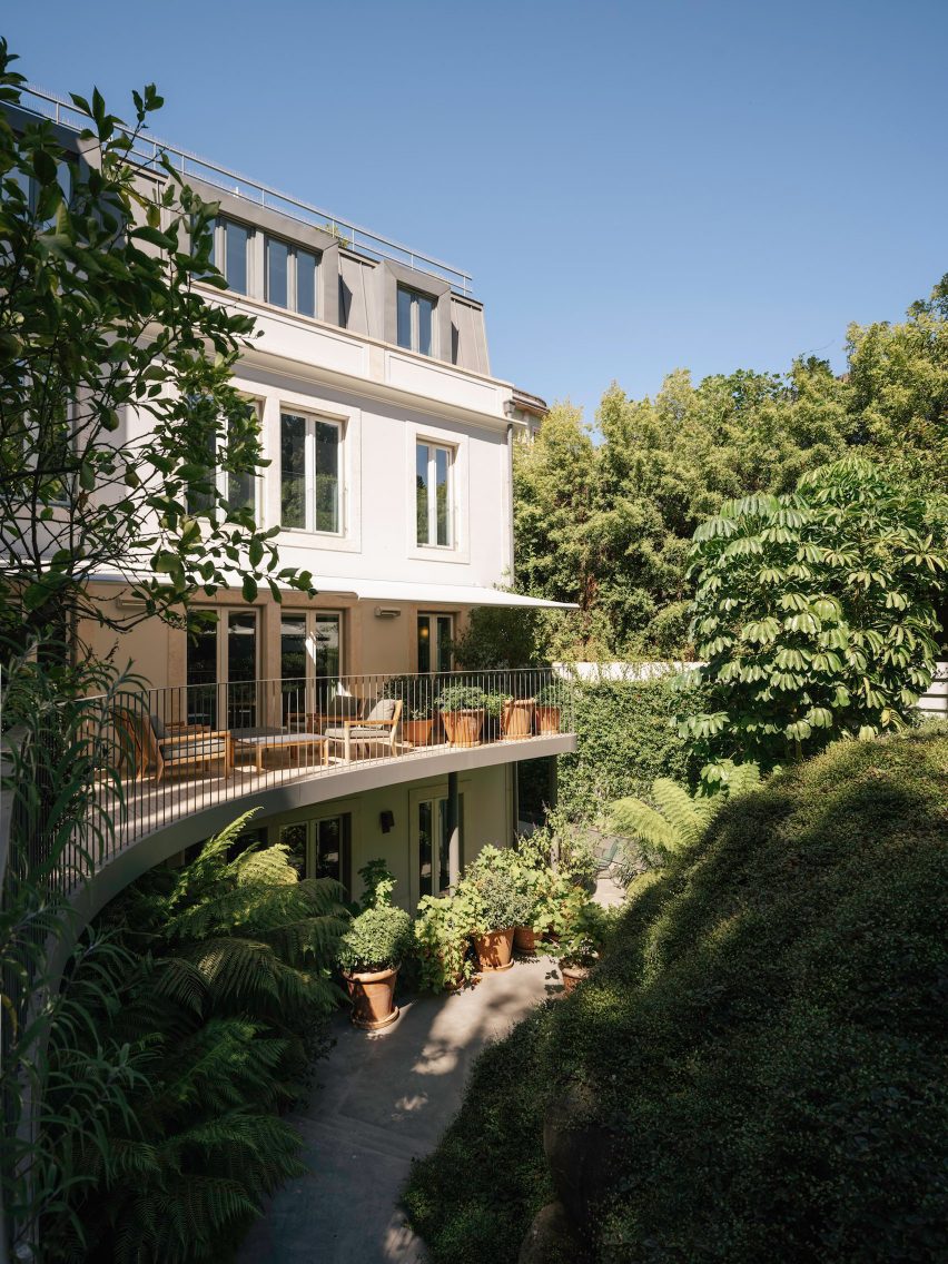 Lisbon townhouse by McLean Quinlan