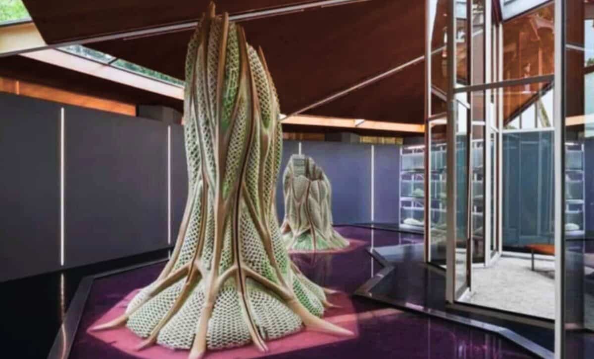 Living Wall Material Captures Carbon And Repairs Cracks Over Time