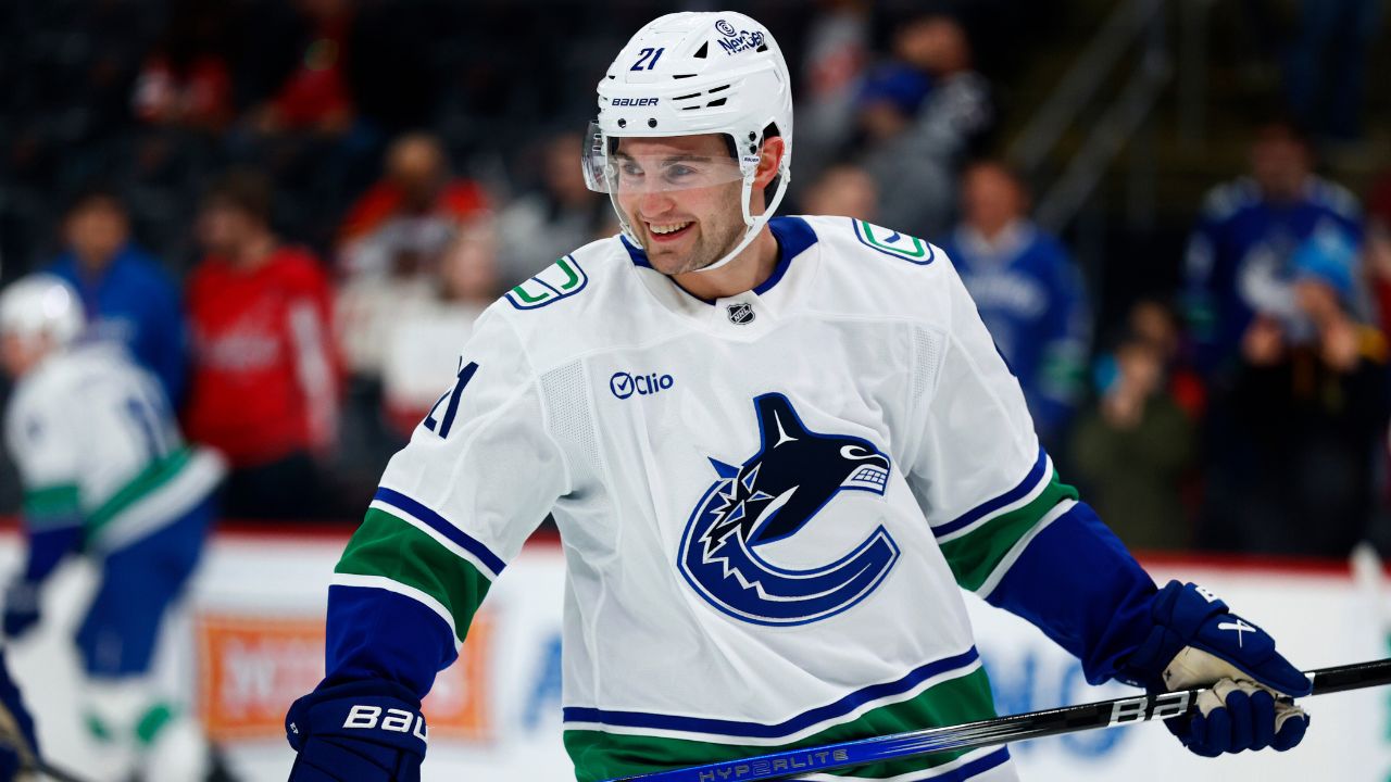 Canucks' Hoglander motivated to finish challenging season strong