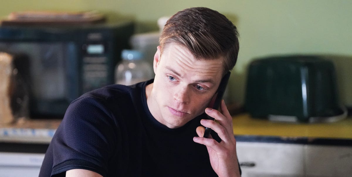 EastEnders' Oscar to be sacked after double betrayal twist