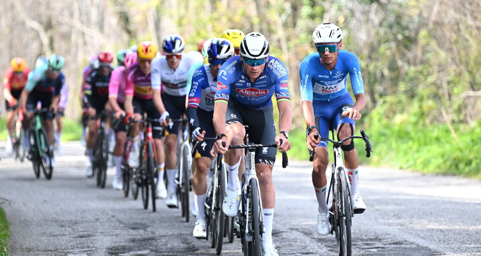 Tirreno-Adriatico stage 7 LIVE - Mathieu Van der Poel finally pulled back as the peloton comes back together again on the finishing circuit