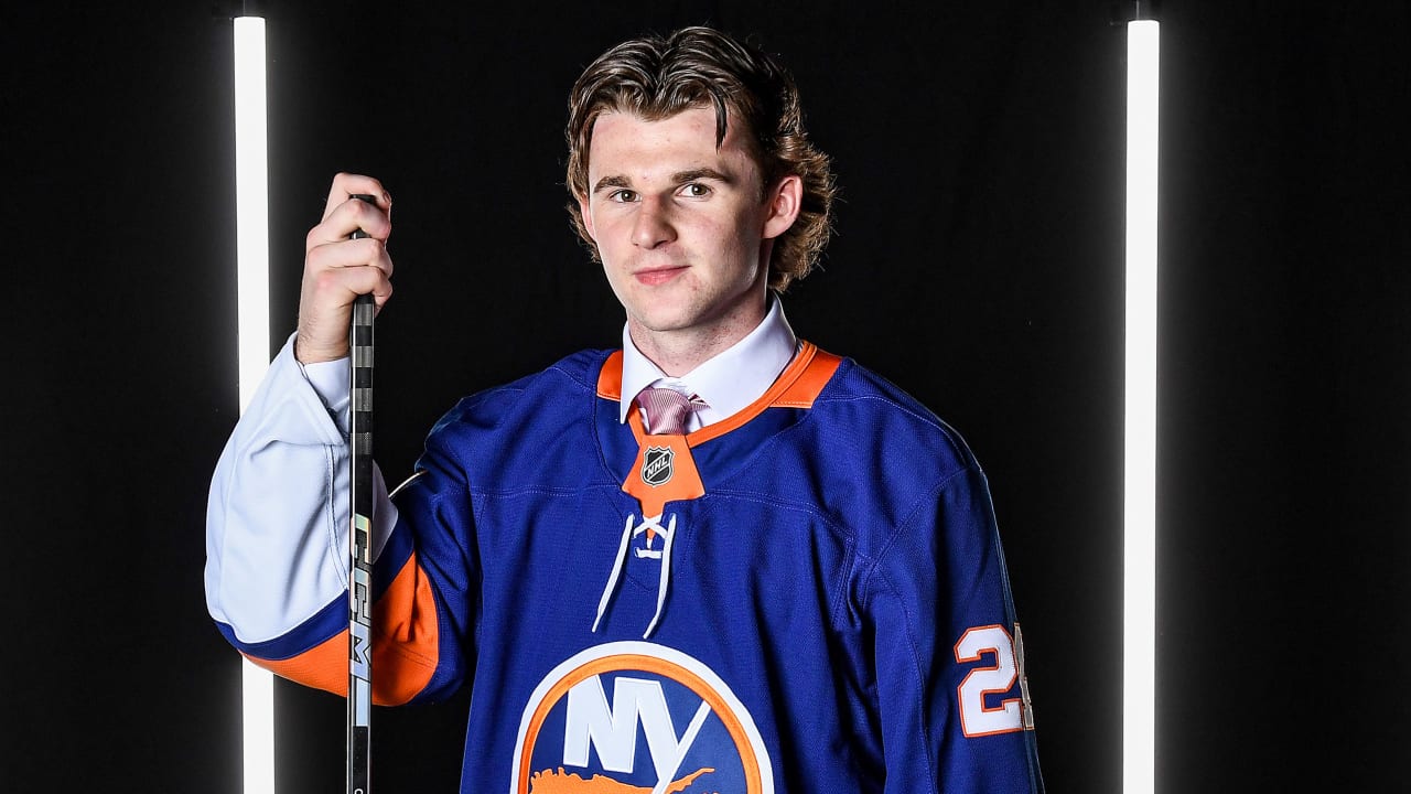 Eiserman signs 3-year, entry-level contract with Islanders