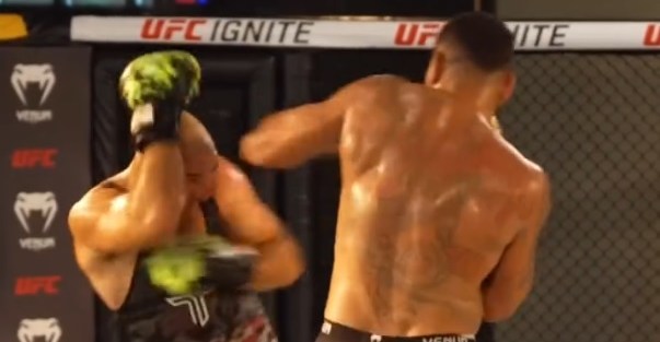 Video: Alex Pereira, Sean Strickland have intense spar ahead of UFC title fights