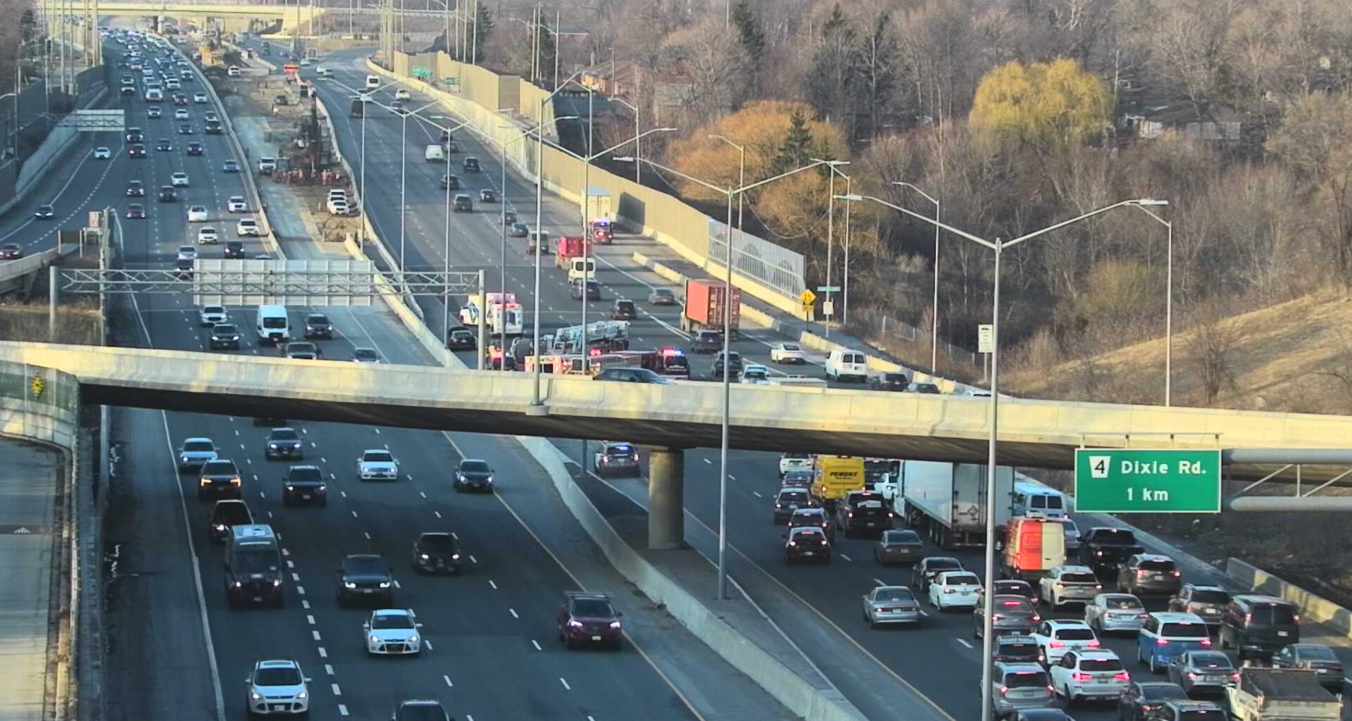 qew crash lanes closed mississauga