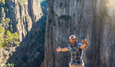selfie taker near cliff