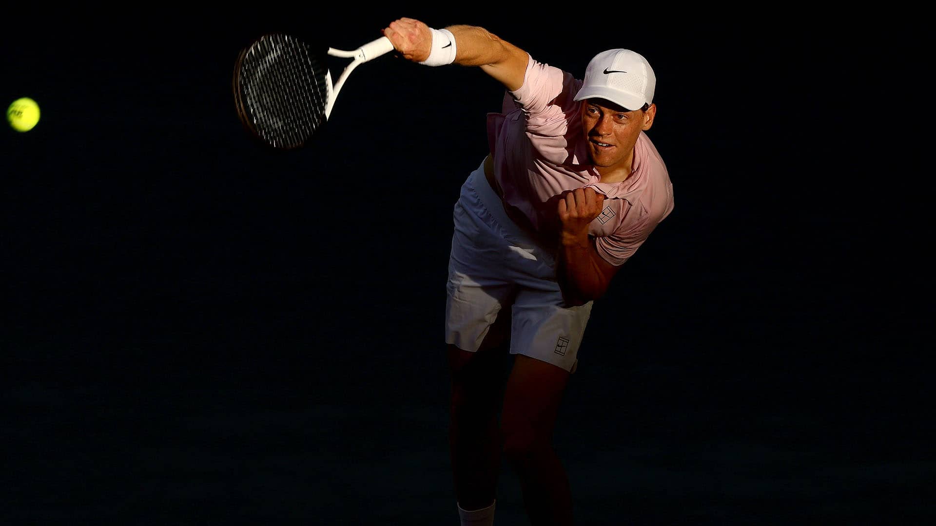 Jannik Sinner in action during his fourth-round triumph against Alex Michelsen on Tuesday in Miami.