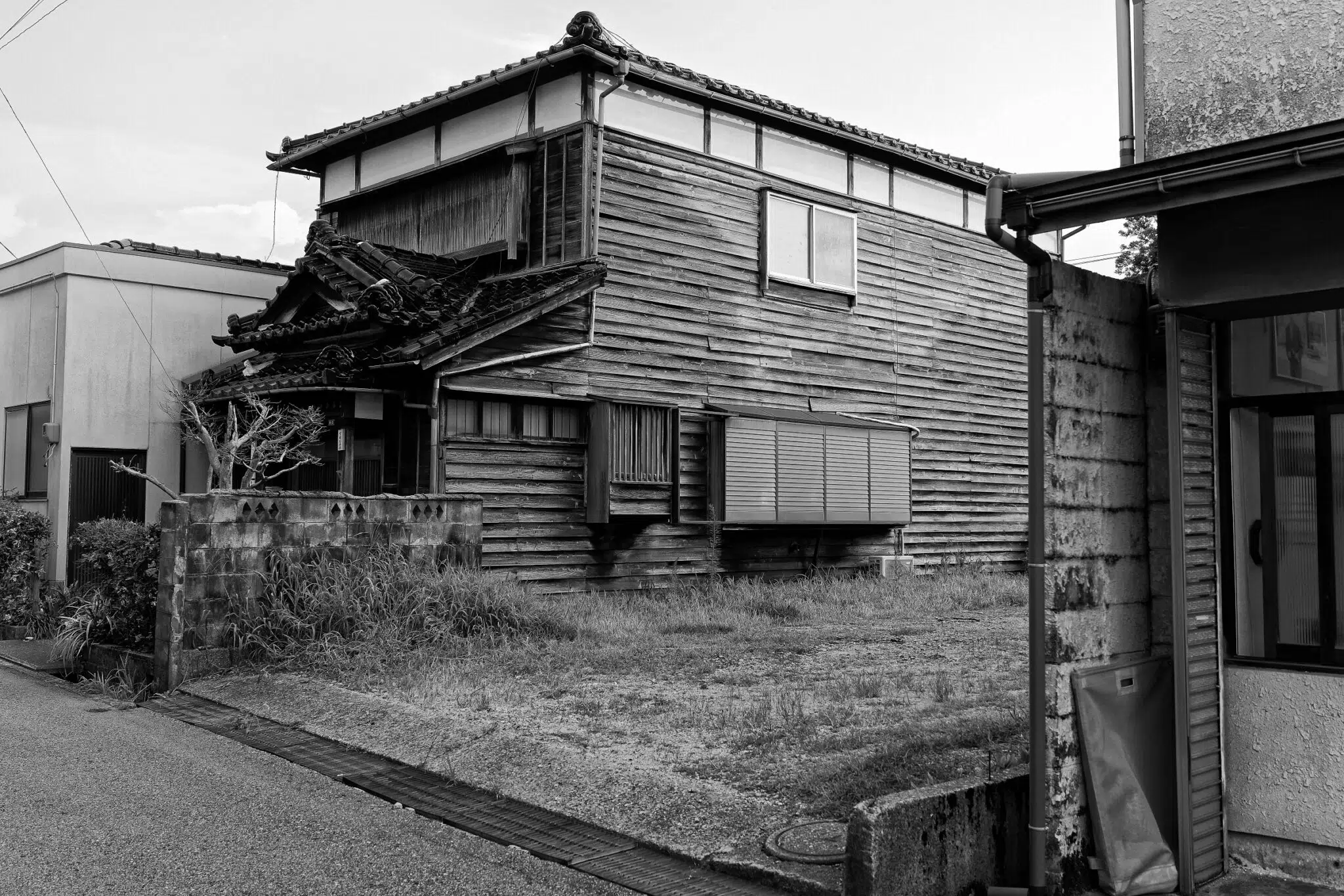 Vacant houses and vacant lots in Japan, as part of Steven Seidenberg’s “Kanazawa Vacancy” series