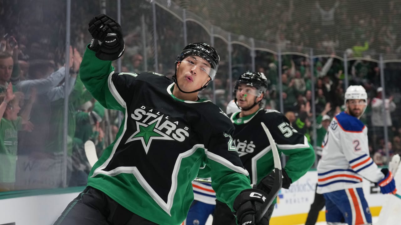 Stars open with 5 straight goals, ease past Oilers to push point streak to 14
