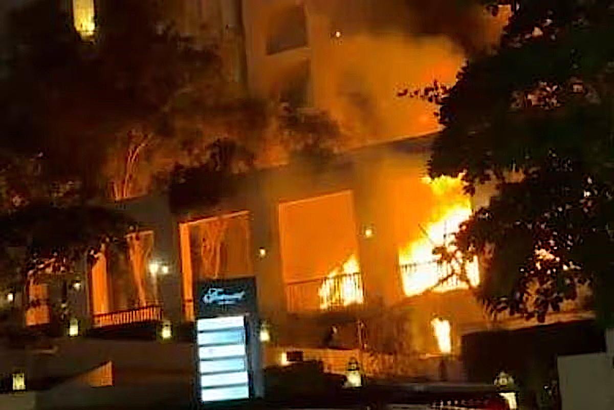 Fire at Dubai's Fairmont, The Palm. (X/@LunaETHWhale)