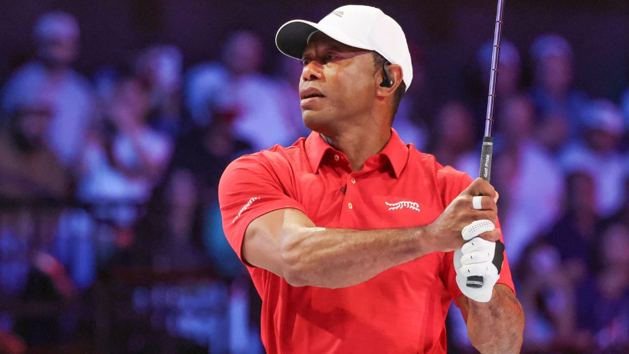 Reports: Tiger Woods involved in Florida car crash