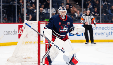 Comrie sets career high in wins, Jets beat Blues