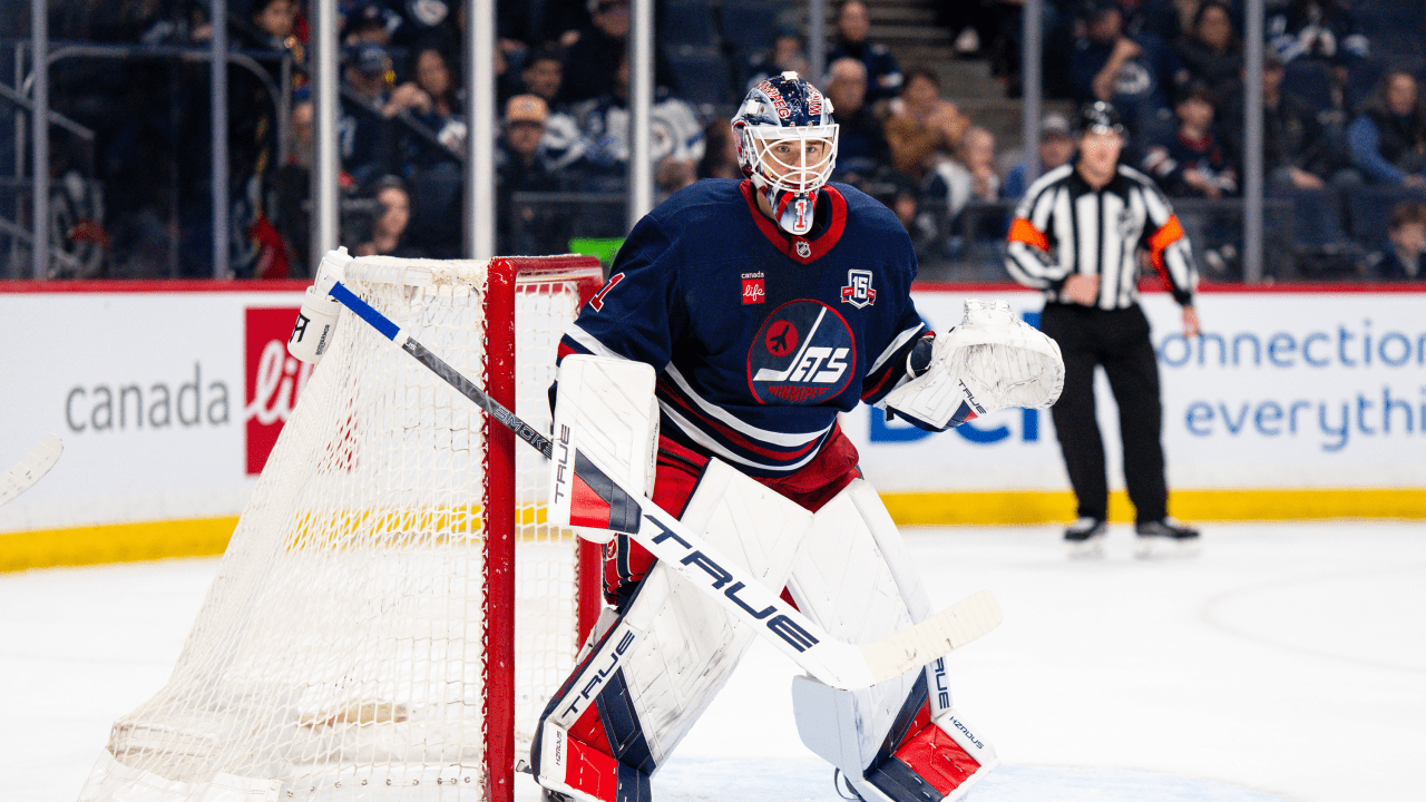 Comrie sets career high in wins, Jets beat Blues