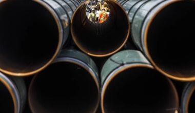 Canada’s pipeline plan attracts Middle Eastern, Asian interest, Alberta premier says