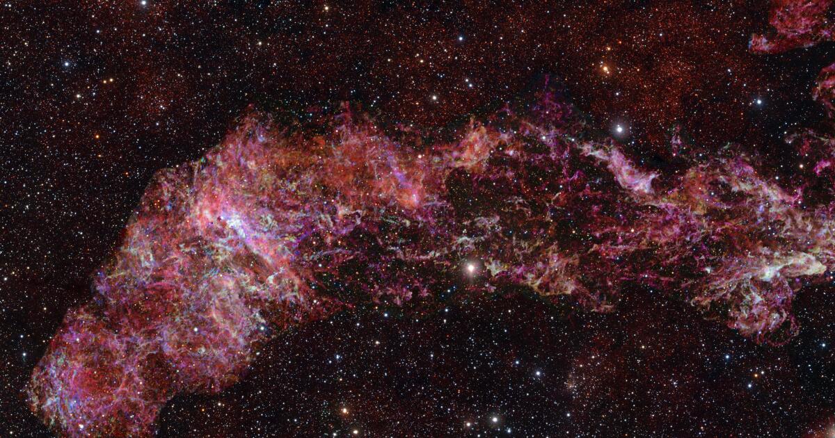 Swirling beauty of the Milky Way galaxy's heart is captured in a new telescope picture