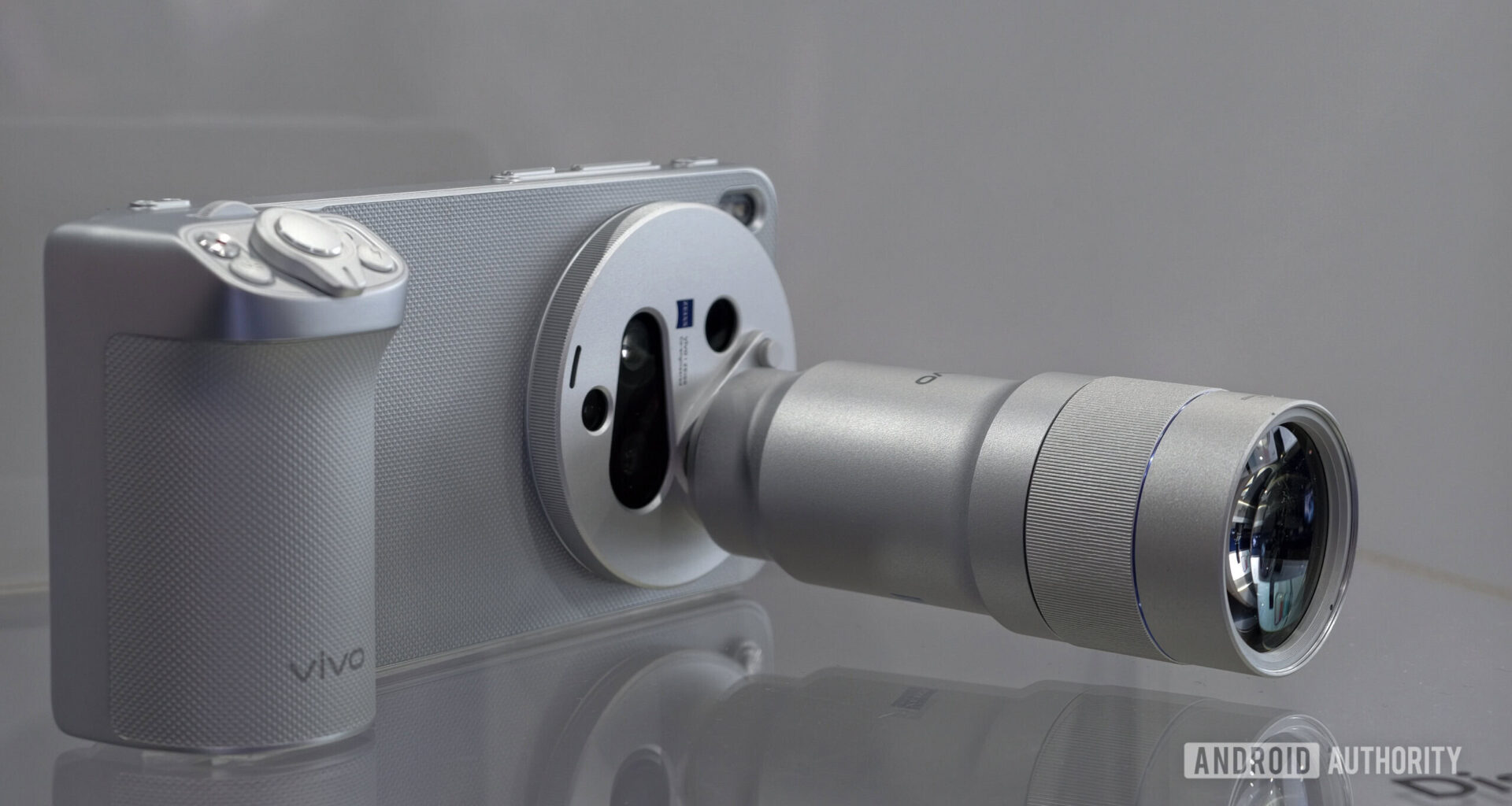 vivo X300 Ultra with 400mm telephoto extender