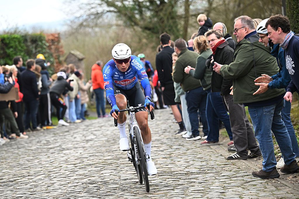KUURNE, BELGIUM - MARCH 01 : during the 78th edition of Kuurne Brussel Kuurne an UCI ProSeries 1.Pro one day cycling road race for Men Elite of 194km with start in Kortrijk and finish in Kuurne on March 1, 2026 in Kuurne, Belgium, 01/03/2026 ( Motordriver Kenny Verfaillie - Photo by Tomas Sisk / Photonews