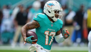 Reports: Broncos to acquire Dolphins WR Jaylen Waddle in blockbuster trade