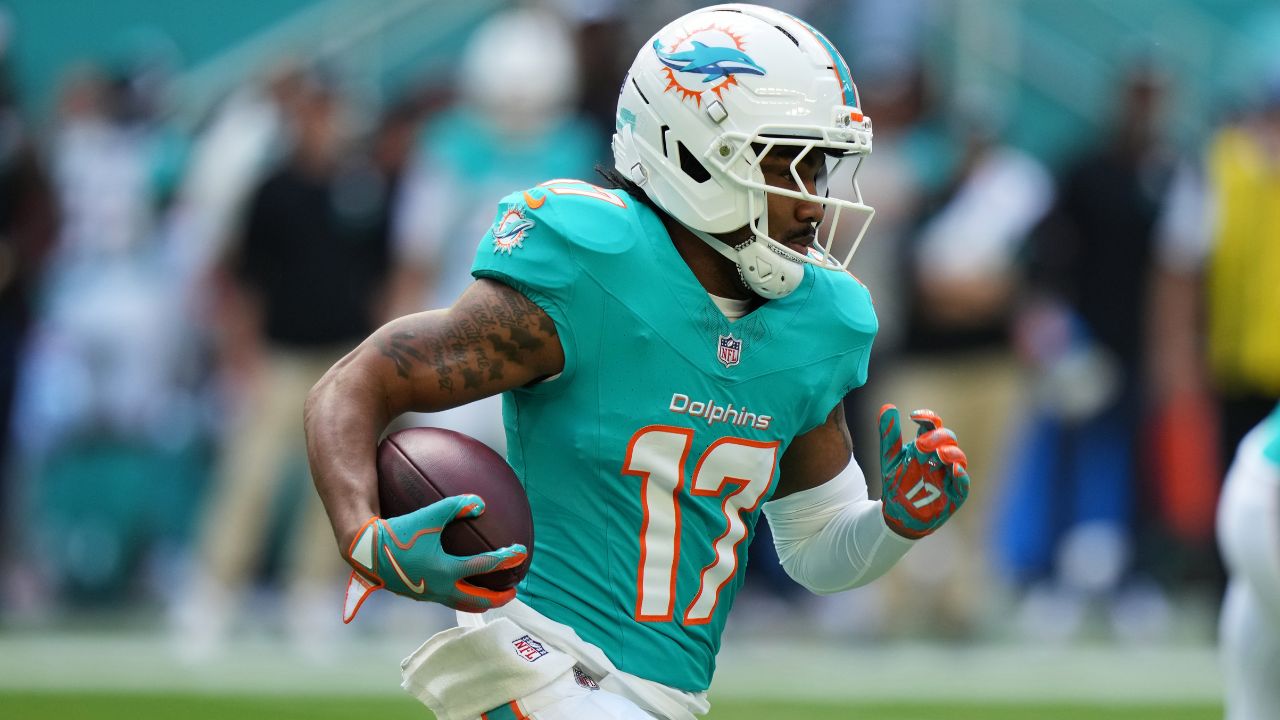 Reports: Broncos to acquire Dolphins WR Jaylen Waddle in blockbuster trade