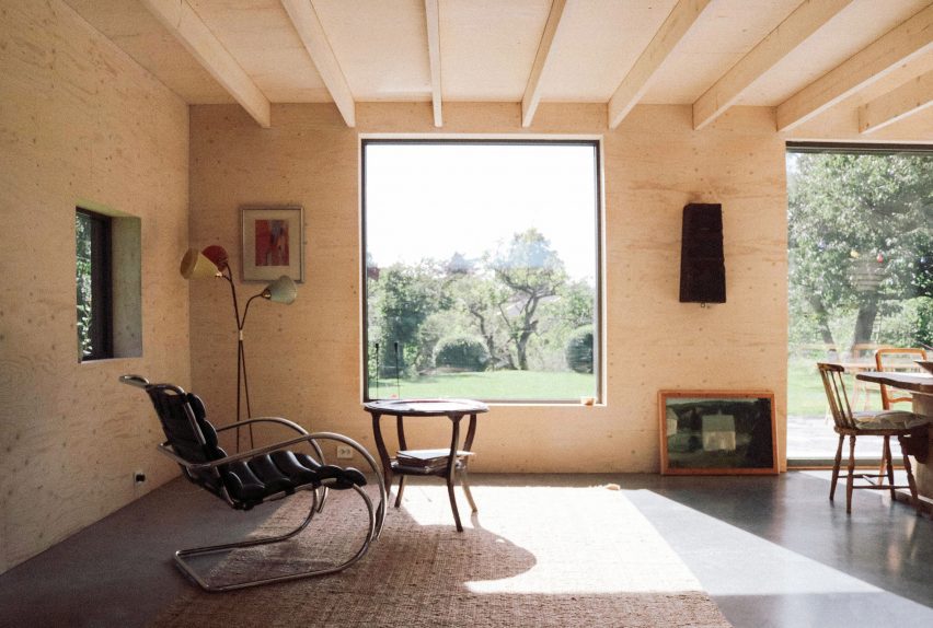 Study space interior at House Grimstad by Waelgaard Salim Arkitekter