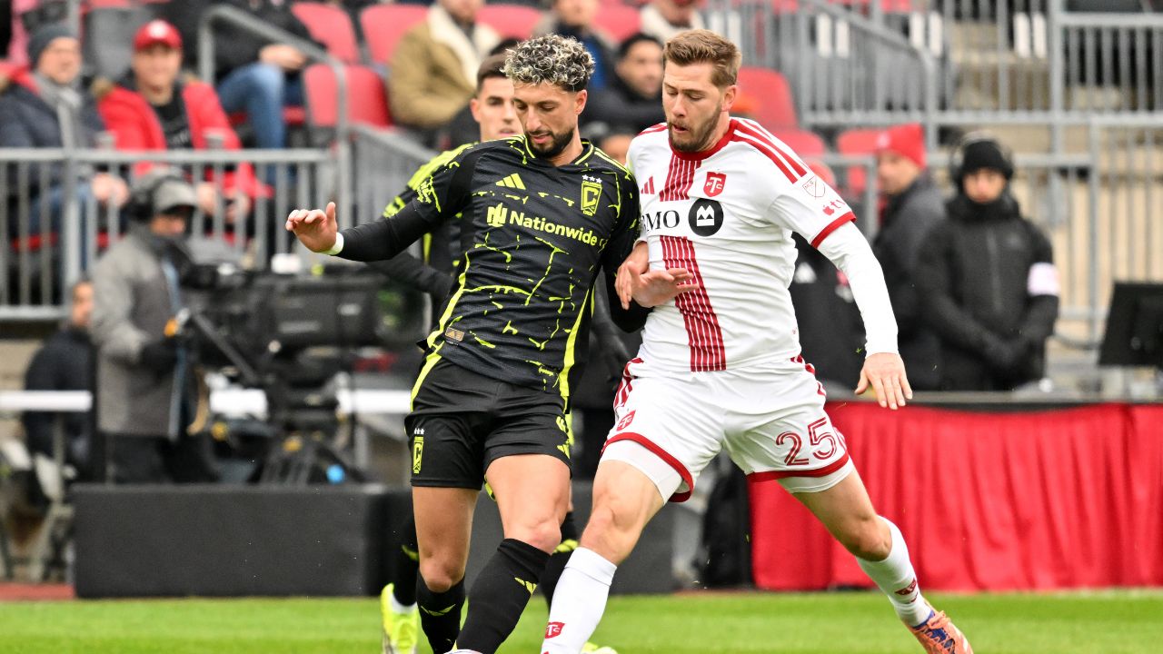 Zimmerman's late goal leads Toronto FC over Columbus Crew