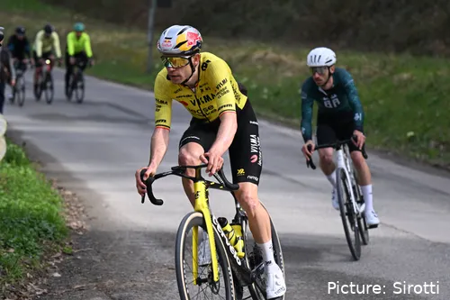 Wout van Aert trains on the gravel ahead of Strade Bianche 2026