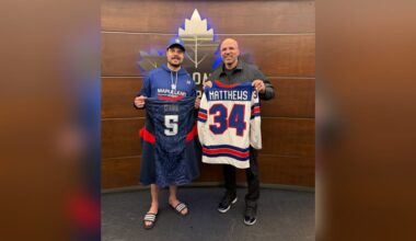 Matthews swaps Olympic jerseys with basketball star Jason Kidd