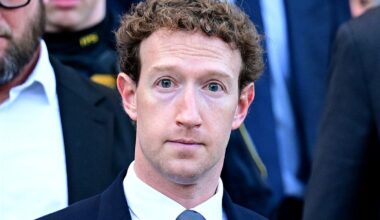 Mark Zuckerberg's Billion-Dollar Hiring Spree Doesn't Seem to Be Going So Great