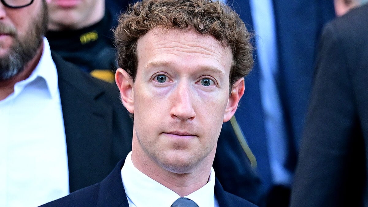Mark Zuckerberg's Billion-Dollar Hiring Spree Doesn't Seem to Be Going So Great