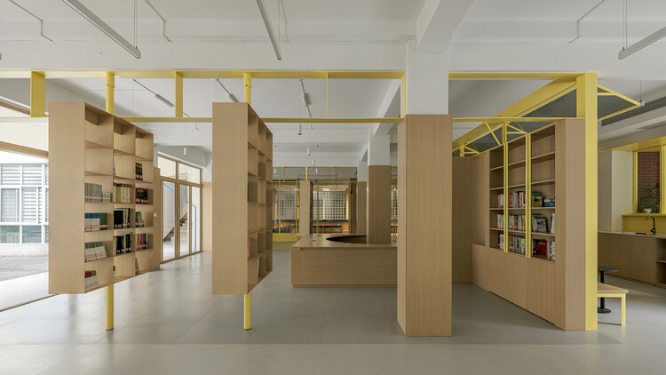 Renovation Design of the Library, Chengdu Shude Experimental Middle School / Modum Atelier - Interior Photography, Wood, Shelving, Lighting, Glass