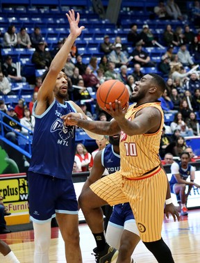 Sudbury Five Montreal Toundra action