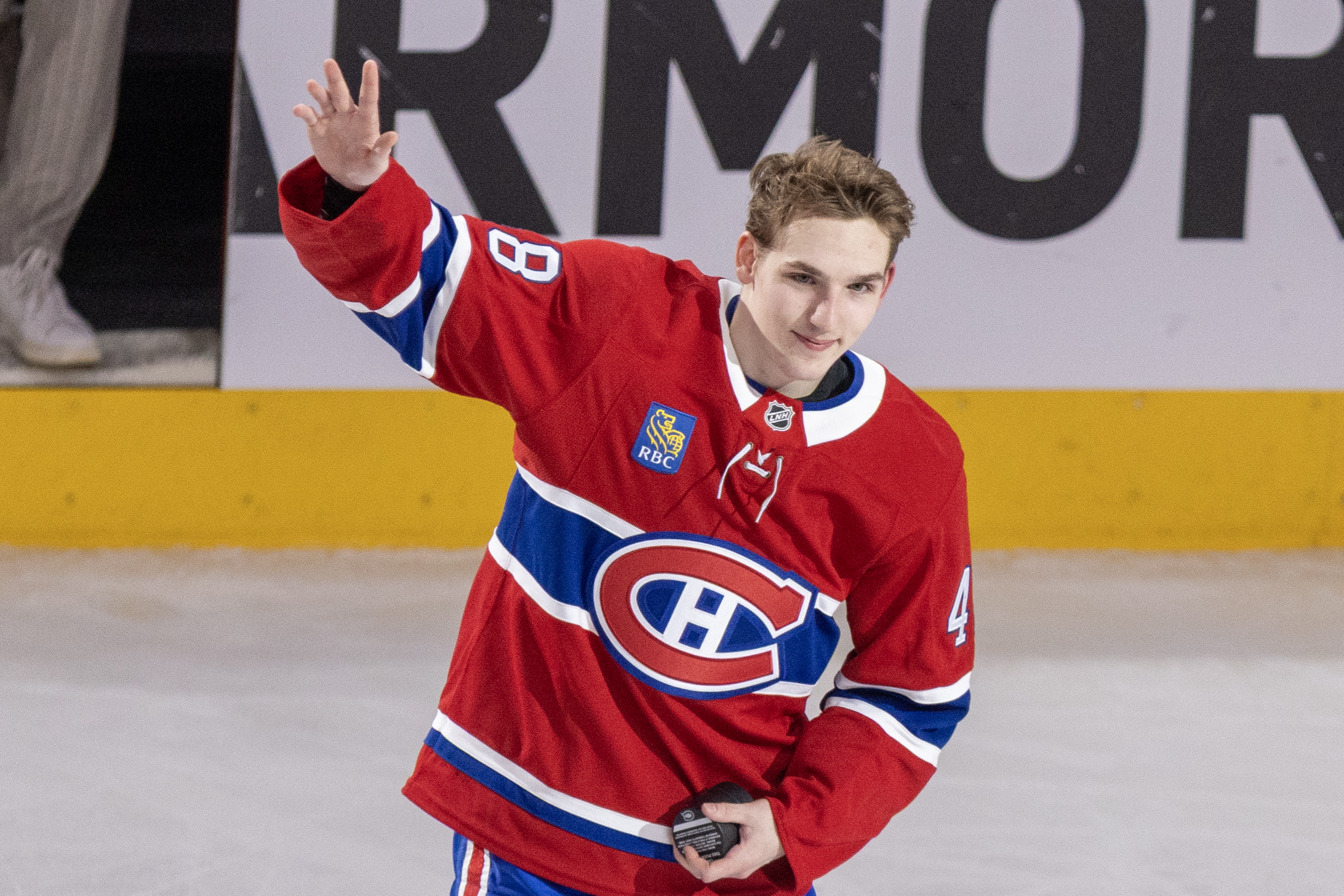 Canadiens' Lane Hutson waves to the crowd after being named first star of the game.