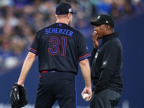 Max Scherzer speaks to umpire Ramon De Jesus