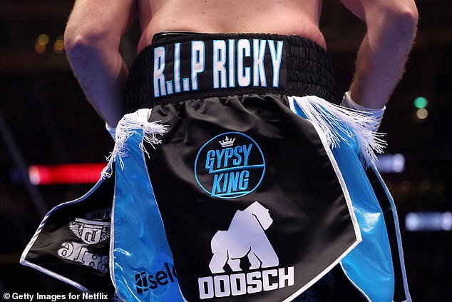 Fury made his entrance to the strains of Blue Moon in honour of his late, great friend, Hatton the Hitman and when he derobed he revealed the tribute ¿RIP Ricky¿ emblazoned on his shorts