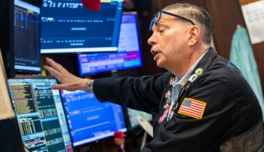 The charts are showing there's more pain ahead for healthcare stocks, says Carter Worth