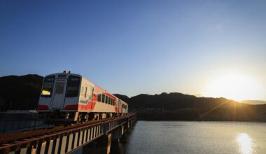 Major 7.5-magnitude quake hits off Japan, tsunami warning issued
