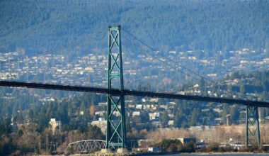 Lions Gate Bridge reopens after police incident causes full closure and major delays in Vancouver