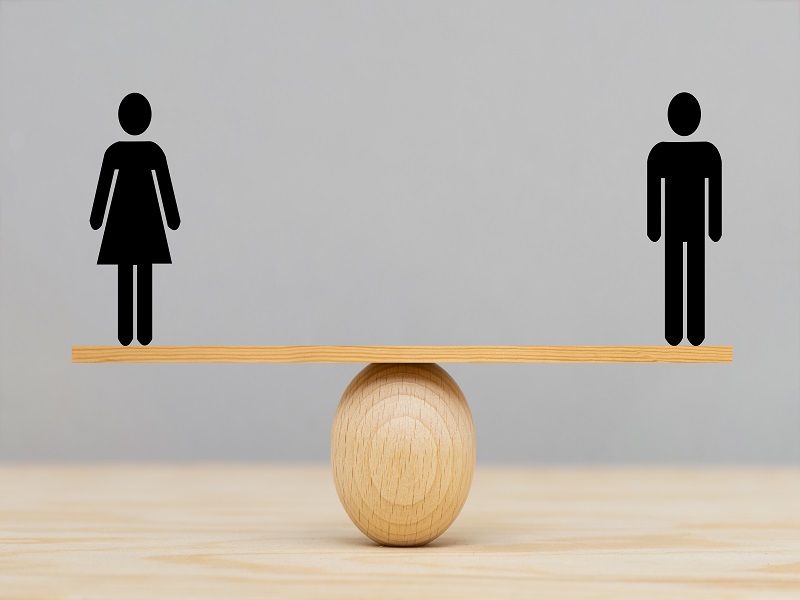 Canadian women have higher salary expectations than men, yet apply to lower-paying jobs: report