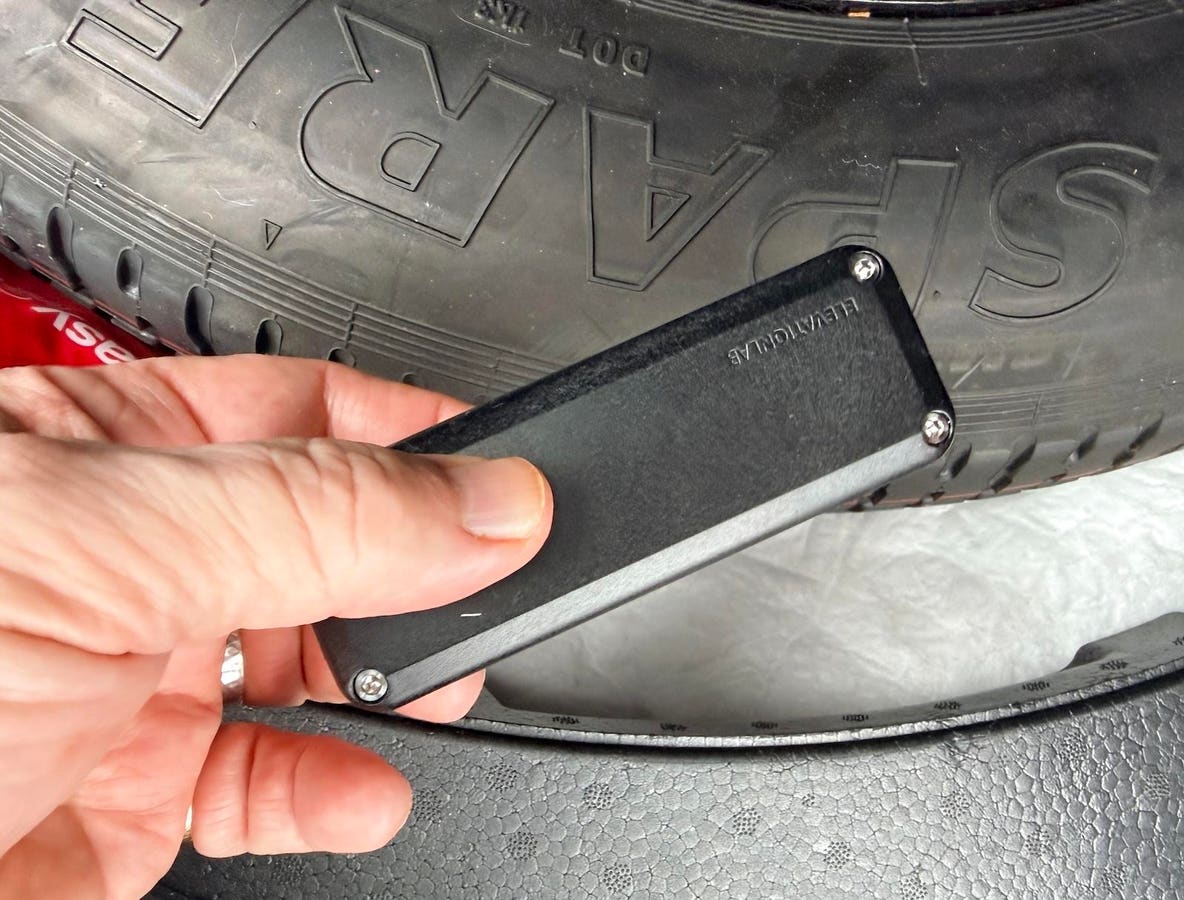 Gives Apple AirTags 10-Year Battery Life