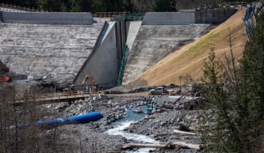 Work resumes at Squamish debris barrier after temporary halt