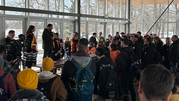 'Everyone wants to help': Searchers look for missing Ukrainian man last seen in Winnipeg
